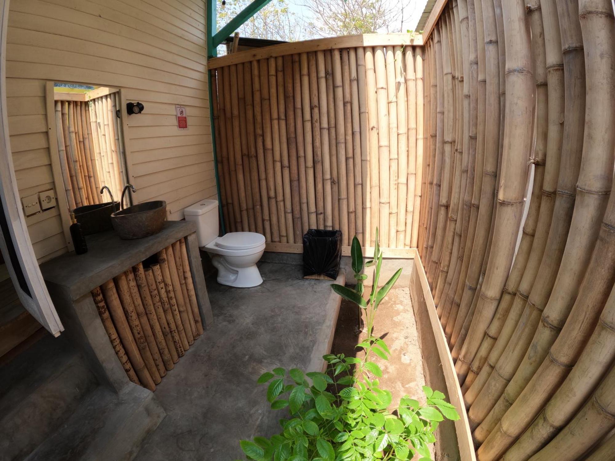 Casa Kapuas Bed and Breakfast Τζίλι Τραγουανγκάν Εξωτερικό φωτογραφία